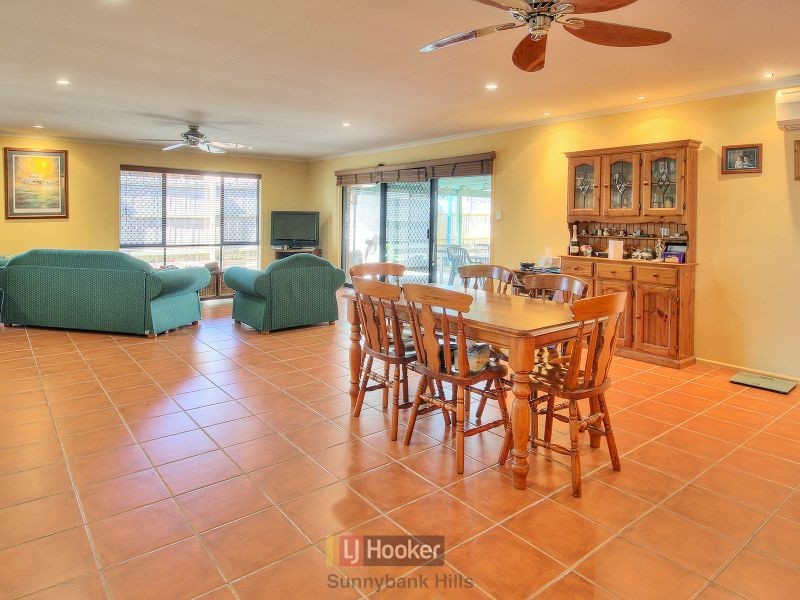 11 Clifton Place, Parkinson QLD 4115