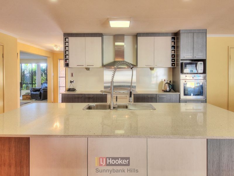 11 Clifton Place, Parkinson QLD 4115