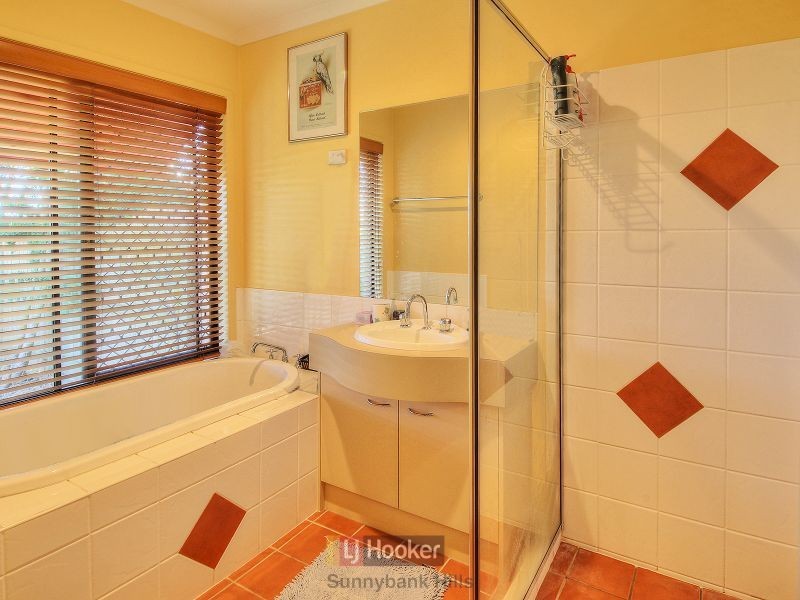 11 Clifton Place, Parkinson QLD 4115