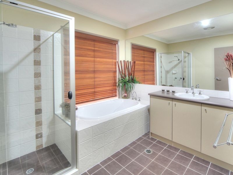 12 Lincon Place, Parkinson QLD 4115