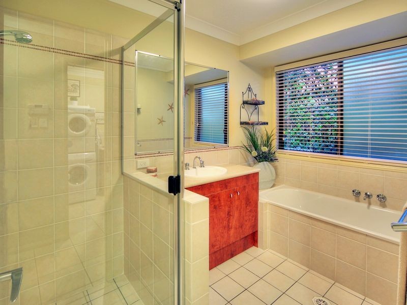 8 Cocoparra Crescent, Parkinson QLD 4115