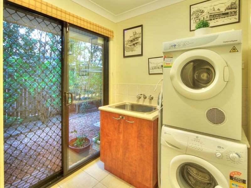 8 Cocoparra Crescent, Parkinson QLD 4115