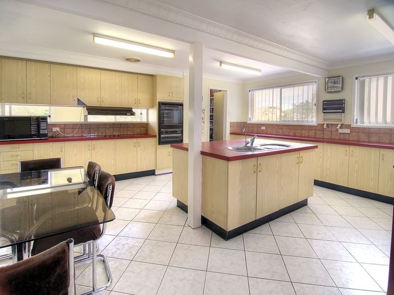 3 Bronte Place, Eight Mile Plains QLD 4113