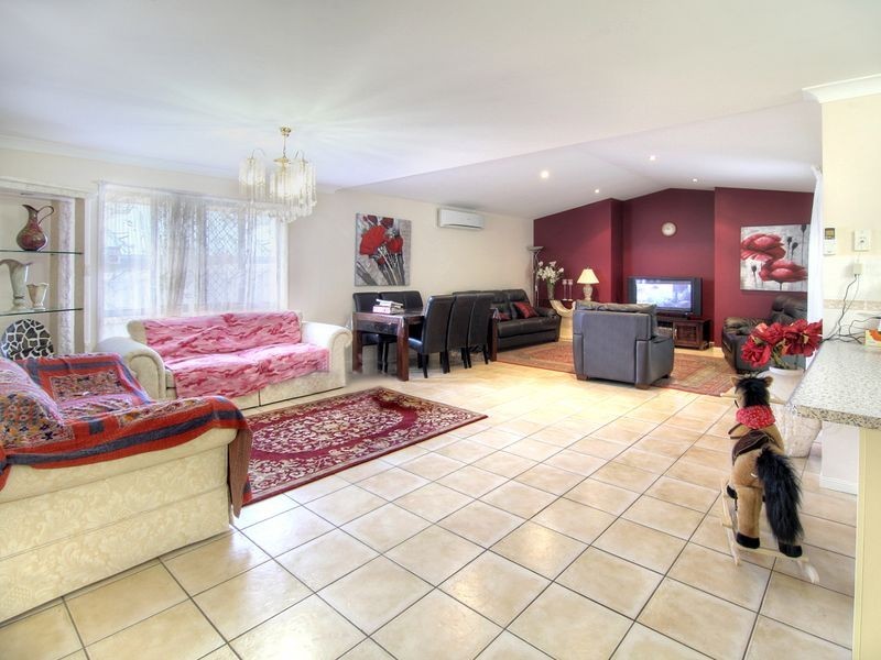 12 Mayfair Place, Stretton QLD 4116