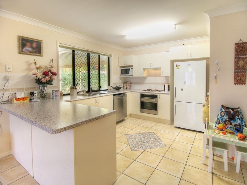 12 Mayfair Place, Stretton QLD 4116