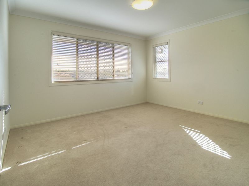 11 Silverbirch Close, Eight Mile Plains QLD 4113