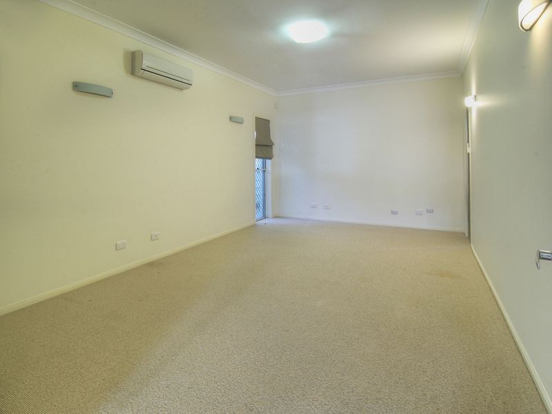 11 Silverbirch Close, Eight Mile Plains QLD 4113