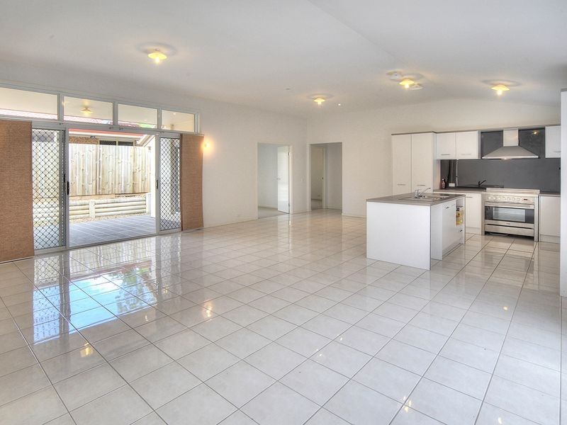 33 Bobbie Street, Parkinson QLD 4115