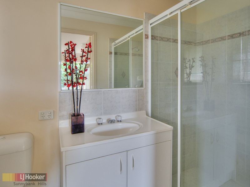 35 Poinsettia Crescent, Calamvale QLD 4116