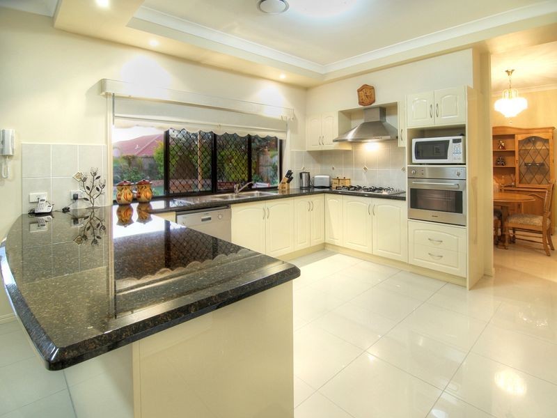 76 White Cedar Circuit, Stretton QLD 4116