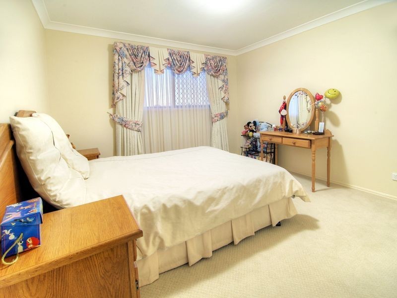 76 White Cedar Circuit, Stretton QLD 4116