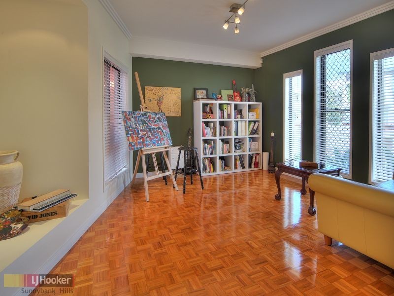 11 Hoop Pine Place, Sunnybank Hills QLD 4109