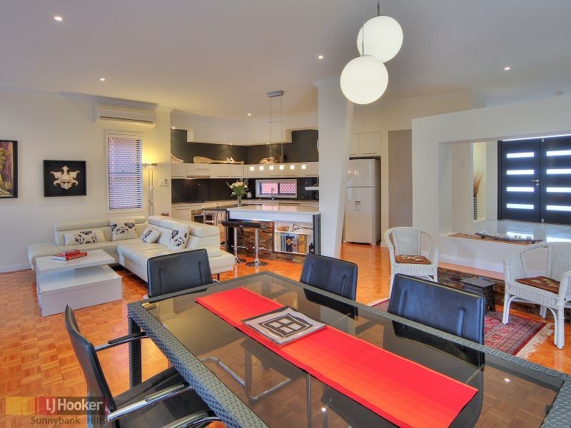 11 Hoop Pine Place, Sunnybank Hills QLD 4109