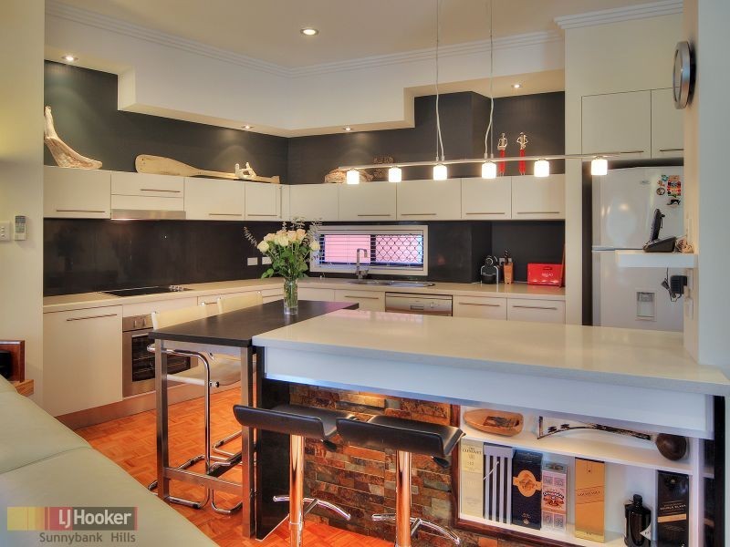 11 Hoop Pine Place, Sunnybank Hills QLD 4109