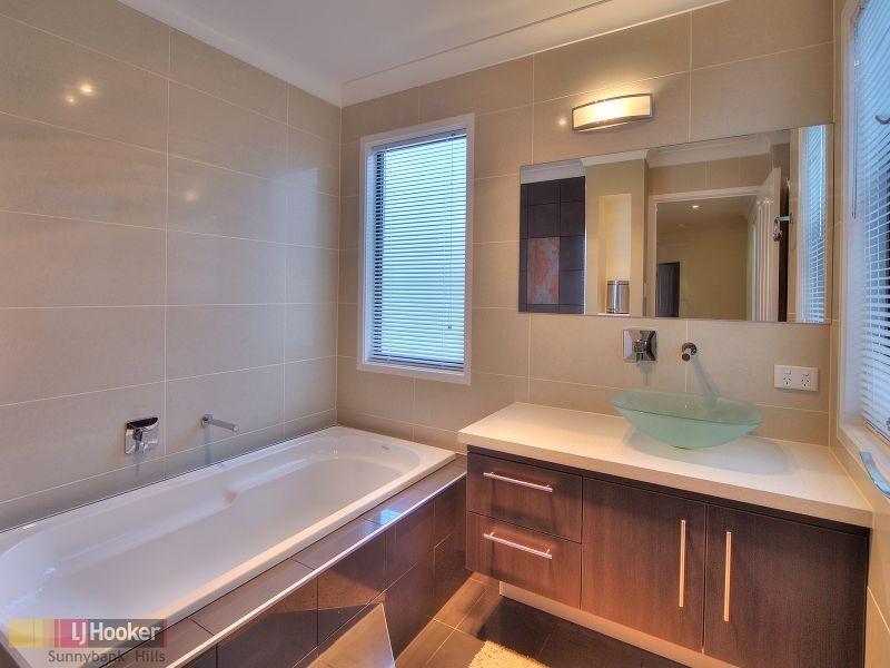 11 Hoop Pine Place, Sunnybank Hills QLD 4109