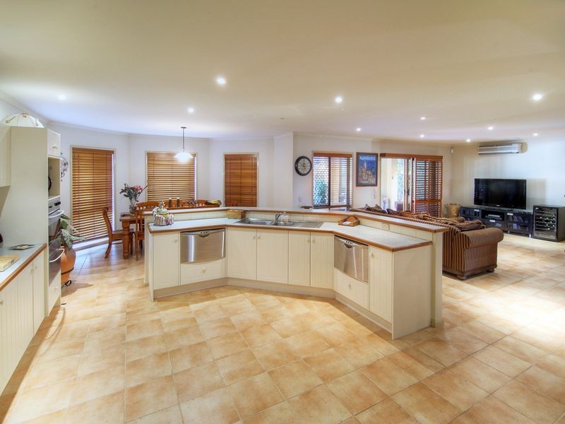 11 Wellington Place, Parkinson QLD 4115