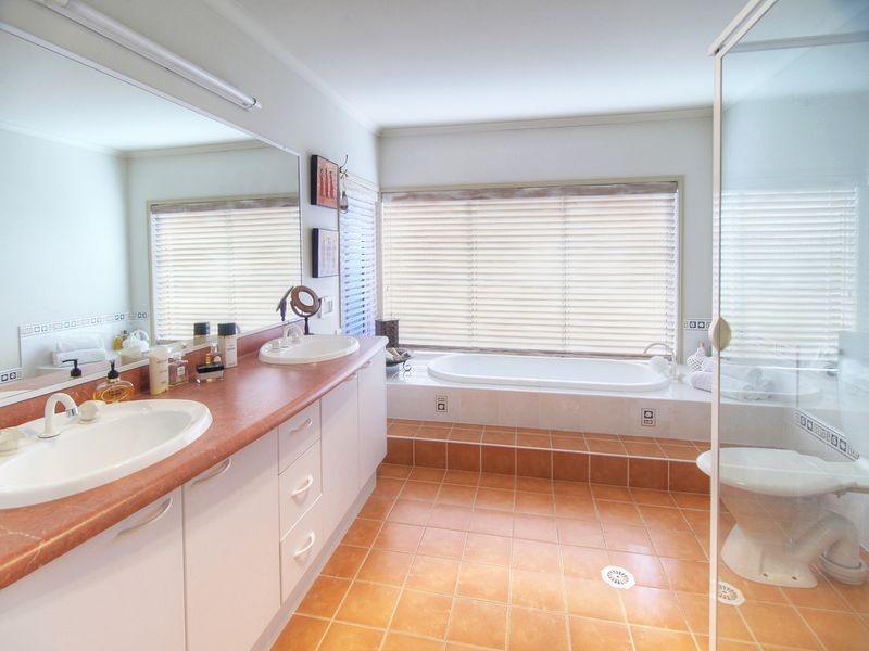 11 Wellington Place, Parkinson QLD 4115