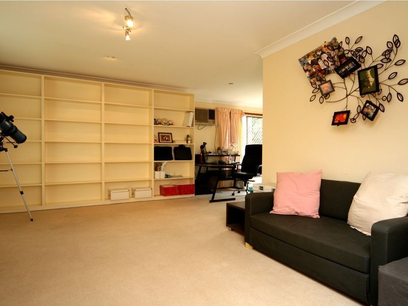 9 Boorala Crescent, Eight Mile Plains QLD 4113