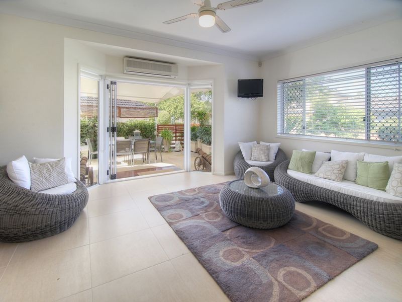 30 Ontario Crescent, Parkinson QLD 4115