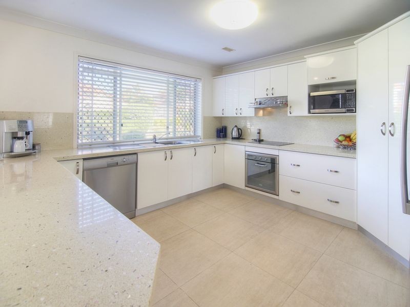 30 Ontario Crescent, Parkinson QLD 4115