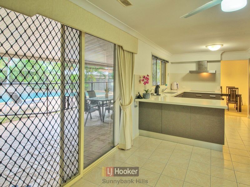 11 Yewleaf Place, Calamvale QLD 4116