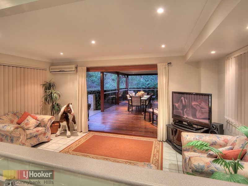 27 Cottonwood Crescent, Calamvale QLD 4116