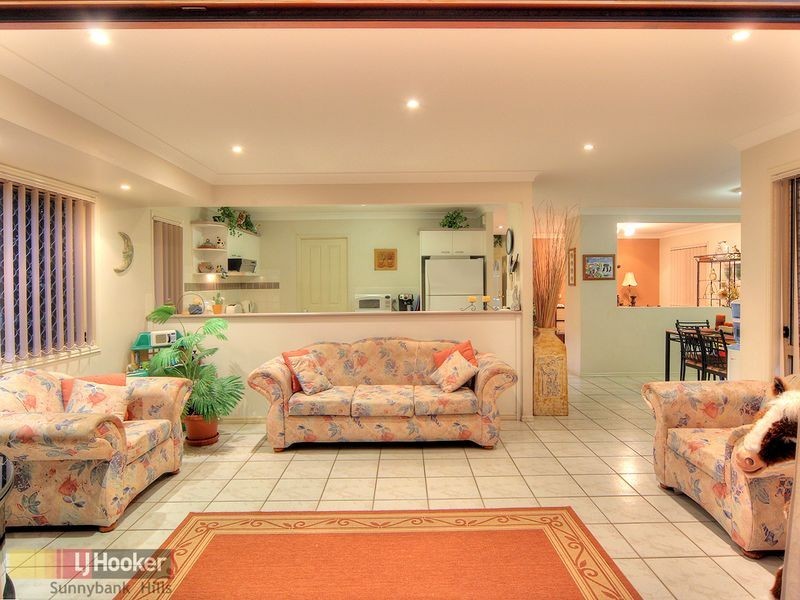 27 Cottonwood Crescent, Calamvale QLD 4116