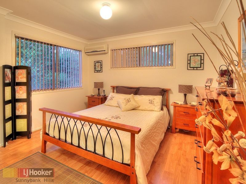 27 Cottonwood Crescent, Calamvale QLD 4116