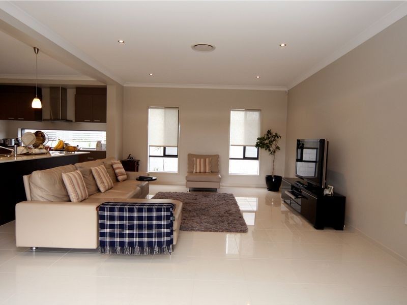 9 Azzure Street, Eight Mile Plains QLD 4113