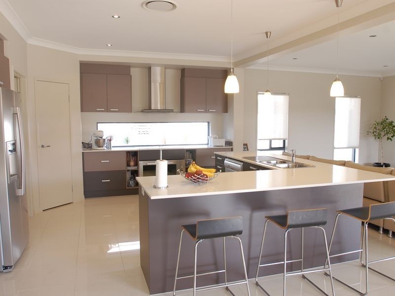 9 Azzure Street, Eight Mile Plains QLD 4113