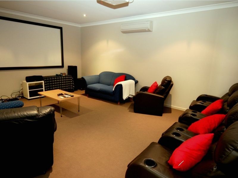 9 Azzure Street, Eight Mile Plains QLD 4113