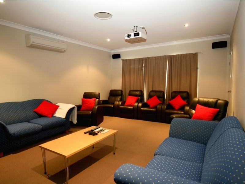 9 Azzure Street, Eight Mile Plains QLD 4113