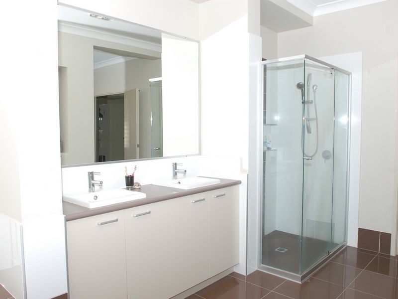 9 Azzure Street, Eight Mile Plains QLD 4113