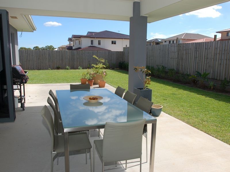 9 Azzure Street, Eight Mile Plains QLD 4113