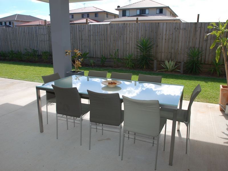 9 Azzure Street, Eight Mile Plains QLD 4113