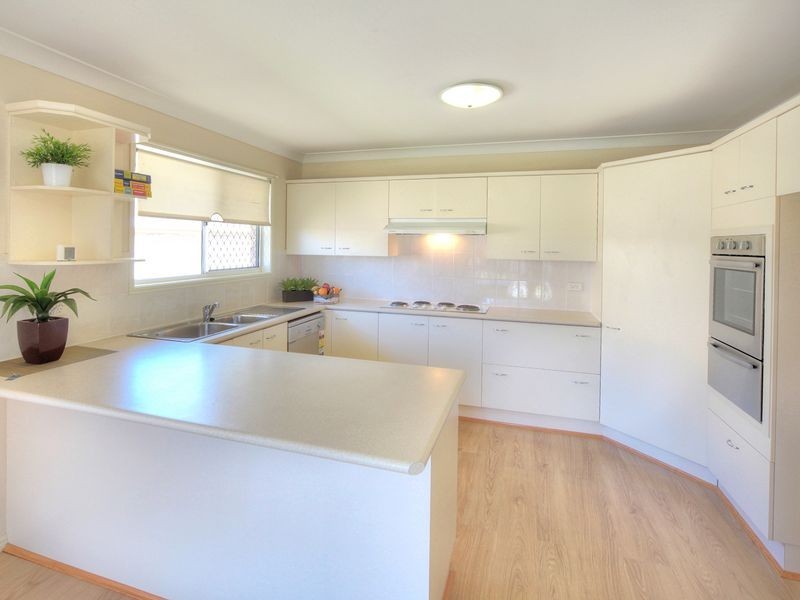 1 Bannockburn Crescent, Parkinson QLD 4115