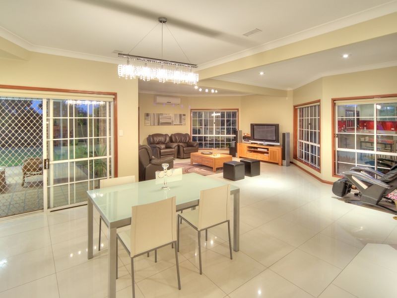 37 Lexton Street, Stretton QLD 4116