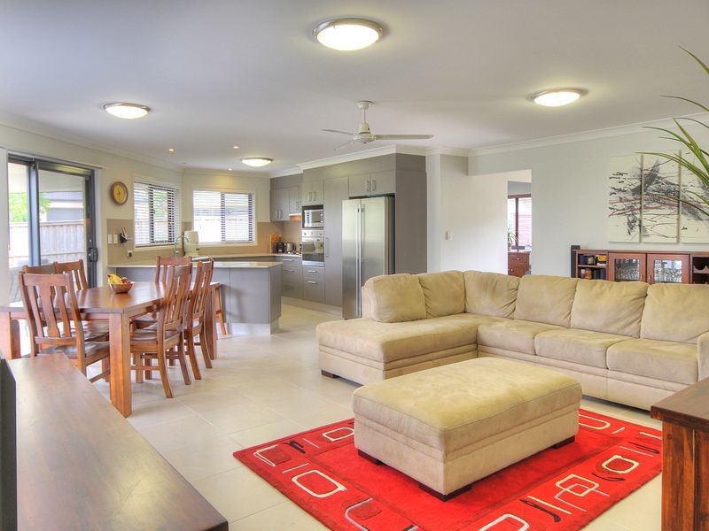 30 Samuel Street, Calamvale QLD 4116