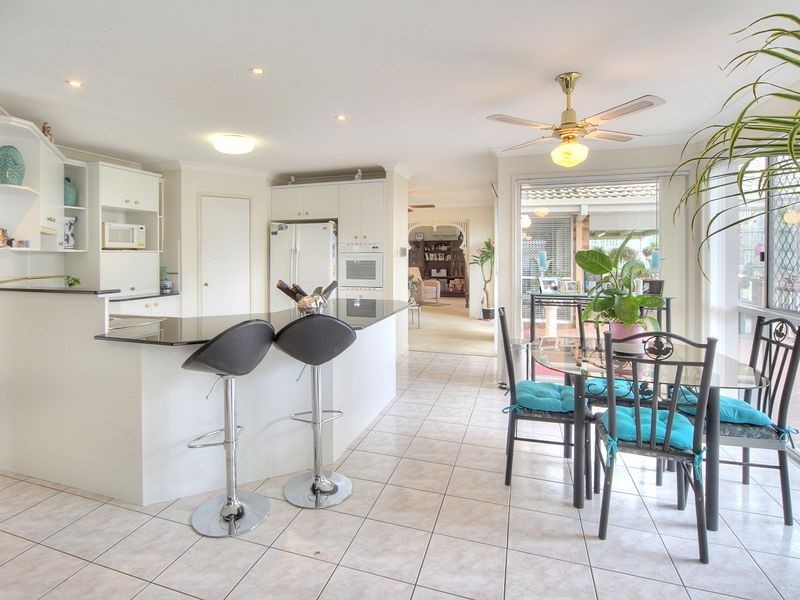 11 Somerset Place, Parkinson QLD 4115