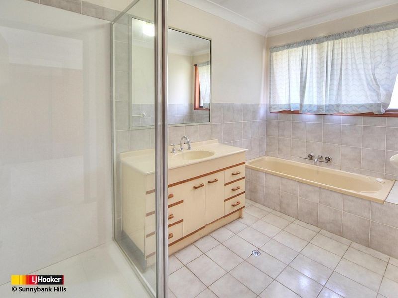 7 Hoover Court, Stretton QLD 4116