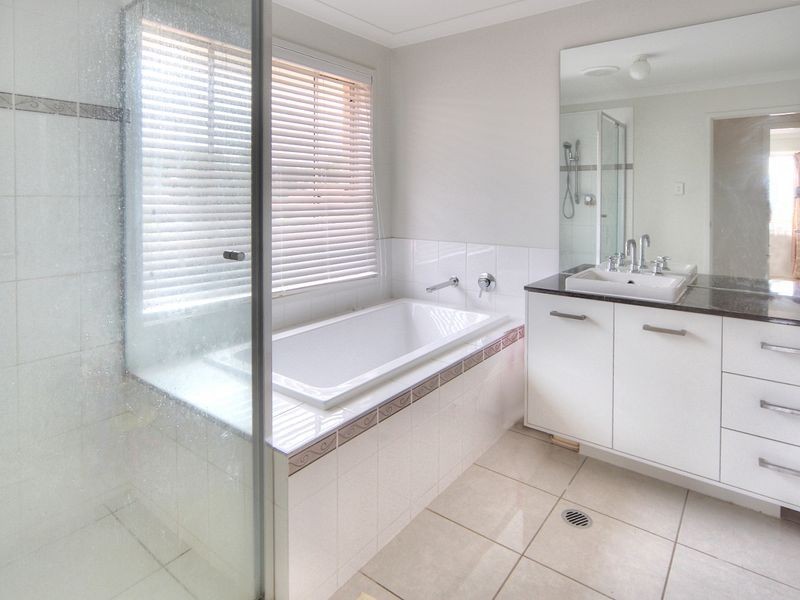 12 Lenton Place, Calamvale QLD 4116