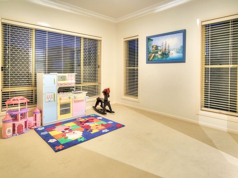 69 The Parkway, Stretton QLD 4116