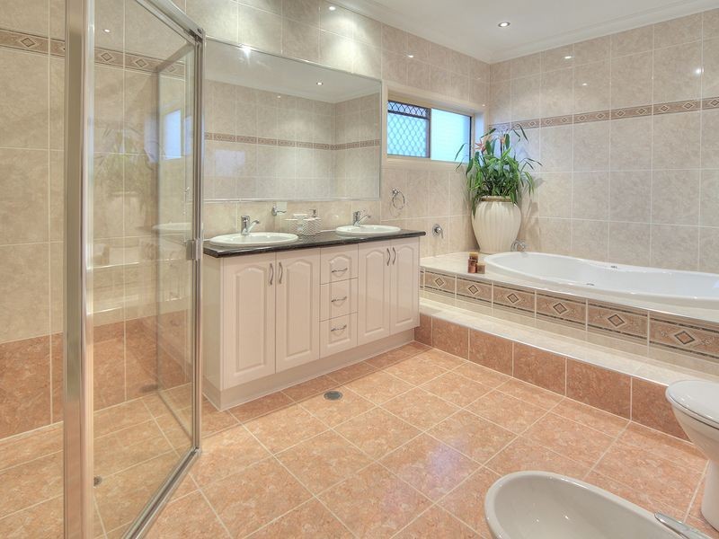 69 The Parkway, Stretton QLD 4116