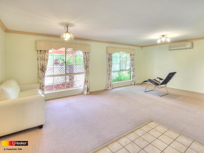 8 Taft Court, Stretton QLD 4116