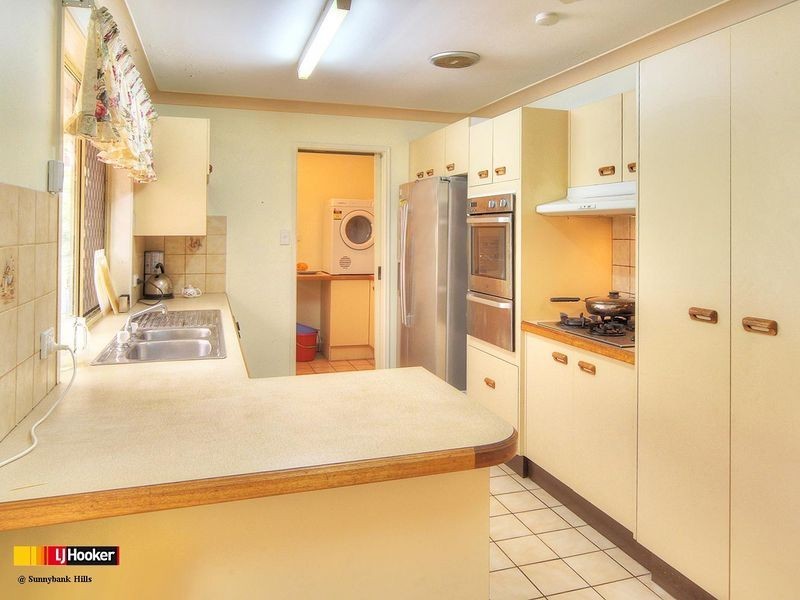 8 Taft Court, Stretton QLD 4116