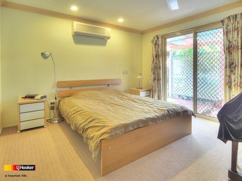 8 Taft Court, Stretton QLD 4116