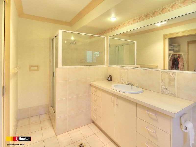 8 Taft Court, Stretton QLD 4116