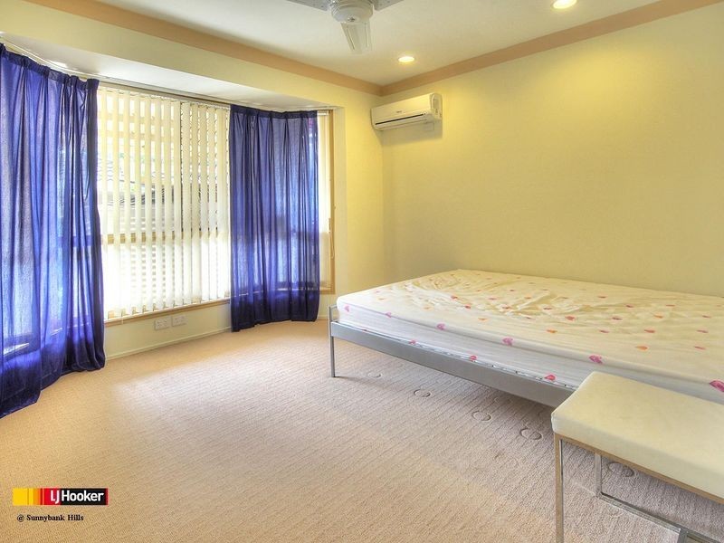 8 Taft Court, Stretton QLD 4116