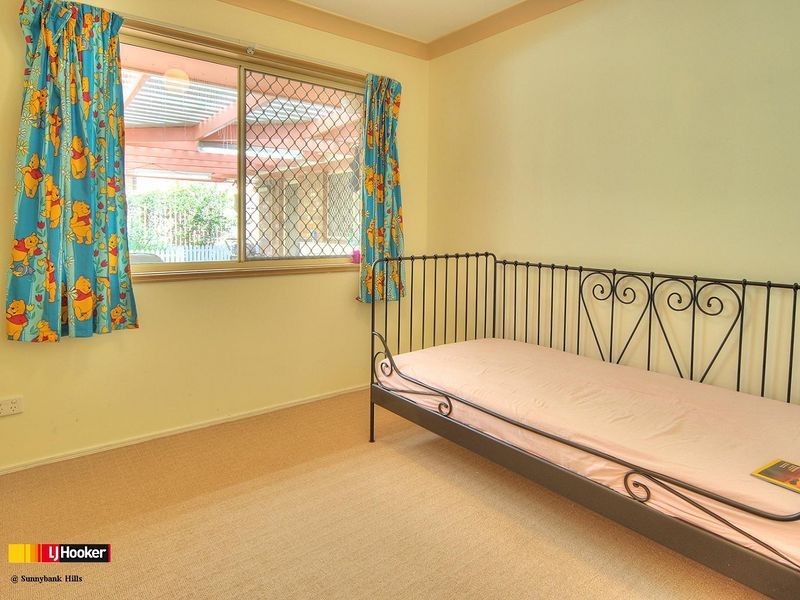 8 Taft Court, Stretton QLD 4116