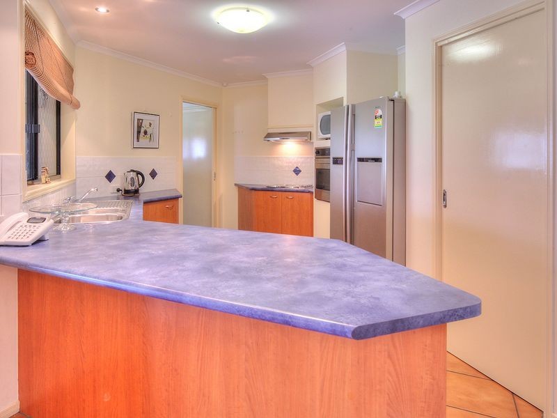 8 Barrington Place, Parkinson QLD 4115